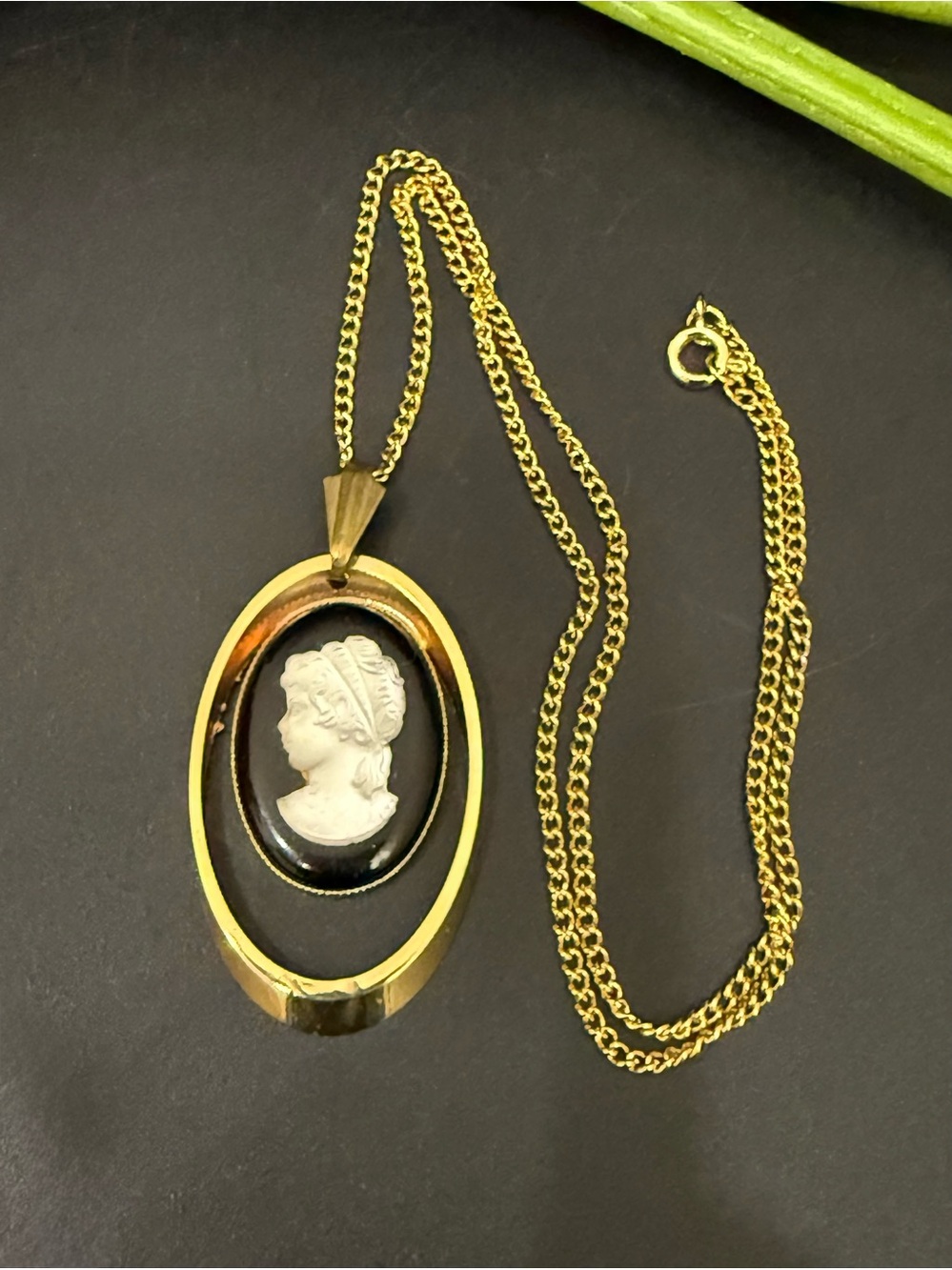 Vintage Unsigned Frosted Lucite Cameo on Black Cabochon Pendant Necklace
